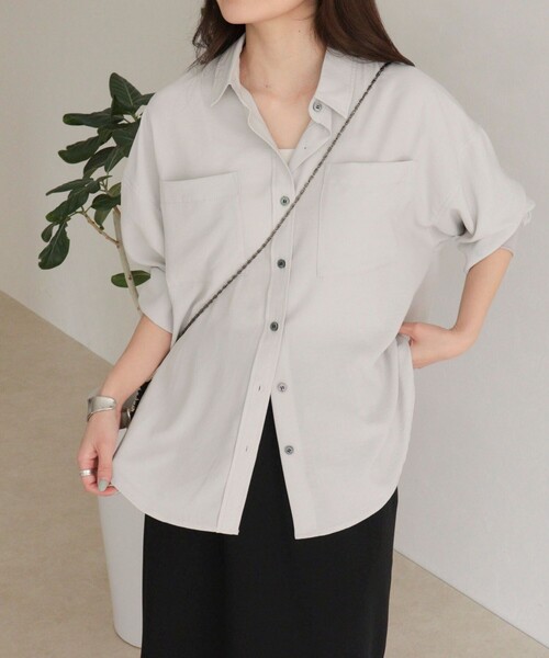 fredy emue(フレディエミュ)の「とろみカシュクールシャツ(シャツ/ブラウス・レディース・オフホワイト/ブラック/ライトグレー・38)」の9枚目の写真