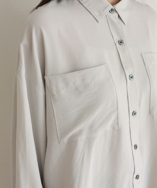 fredy emue(フレディエミュ)の「とろみカシュクールシャツ(シャツ/ブラウス・レディース・オフホワイト/ブラック/ライトグレー・38)」の18枚目の写真