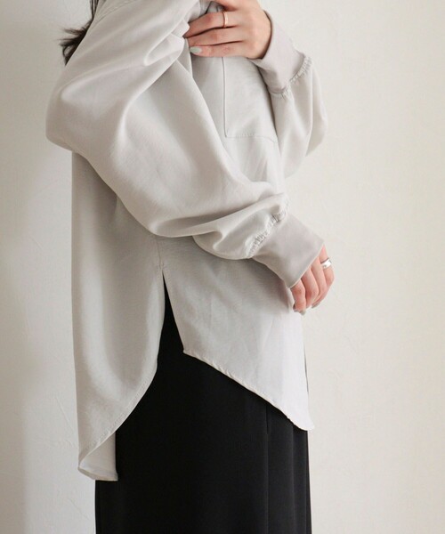 fredy emue(フレディエミュ)の「とろみカシュクールシャツ(シャツ/ブラウス・レディース・オフホワイト/ブラック/ライトグレー・38)」の19枚目の写真