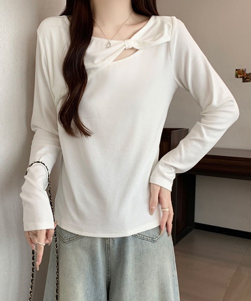 2ly2(トゥーリートゥー)の「リボンデザインカットソー / アシンメトリーネックトップス(Tシャツ/カットソー・レディース・ブルー/ブラック/ブラウン/ホワイト・FREE)」の1枚目の写真