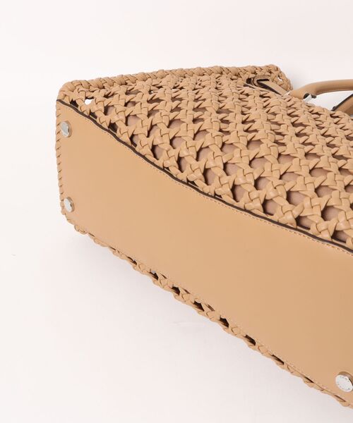 MICHAEL KORS(マイケルコース)の「HAMILTON MODERNE ハンドウーヴン サッチェル ラージ(ハンドバッグ・レディース・ベージュ系・FREE)」の8枚目の写真