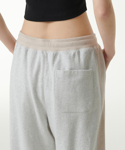 MUSINSA STANDARD WOMAN（ムシンサスタンダードウーマン）の「ウィメンズサイドパネルラウンジスウェットパンツ[オートミール/ヘザーベージュ]（スウェットパンツ・レディース・その他・SMALL/MEDIUM/X-SMALL/LARGE）」の4枚目の写真