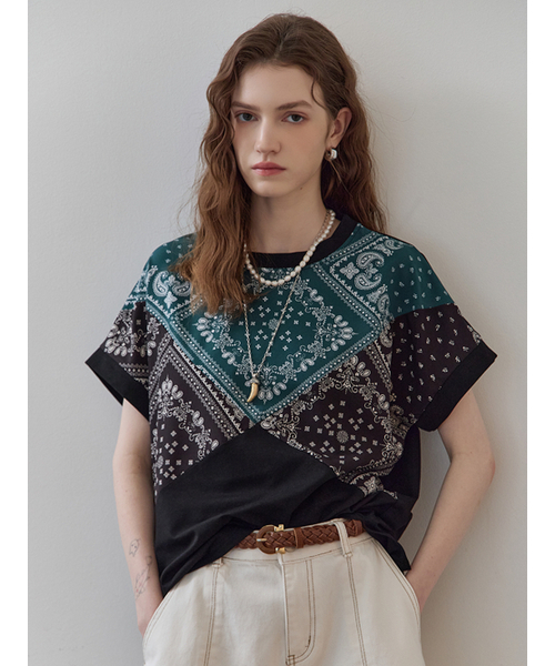 MAXZA(マージャコレクション)の「ペイズリーバンダナ配色ラウンドネックTシャツ(Tシャツ/カットソー・レディース・ホワイト/ブラック・FREE)」の3枚目の写真