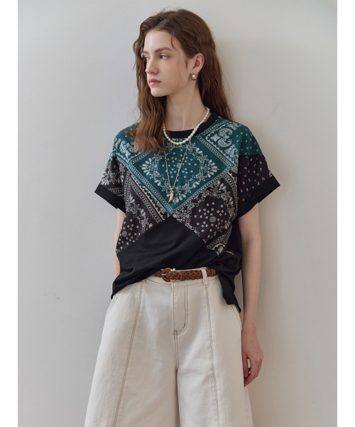 MAXZA(マージャコレクション)の「ペイズリーバンダナ配色ラウンドネックTシャツ(Tシャツ/カットソー・レディース・ホワイト/ブラック・FREE)」の4枚目の写真