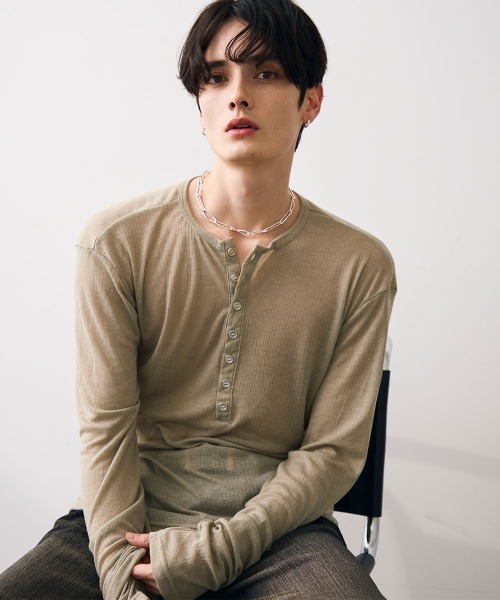 Shoowtime(ショウタイム)の「Natural drape henley top / ナチュラルドレープヘンリーカットソー(Tシャツ/カットソー・メンズ・ライトグレー/ブラック・MEDIUM/LARGE/X-LARGE)」の1枚目の写真