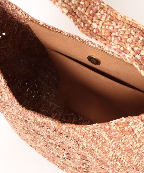STELLA McCARTNEY(ステラマッカートニー)の「Logo Small Crochet Raffia Hobo Bag / ロゴ ラフィア クロシェ スモール ホーボーバッグ(トートバッグ・レディース・ナチュラル・ONE SIZE)」の4枚目の写真