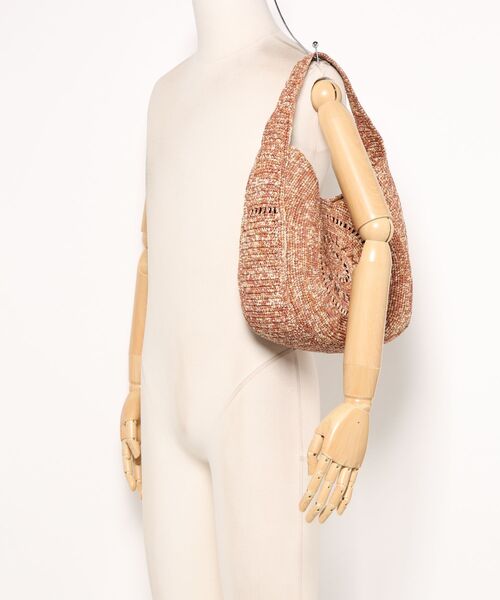 STELLA McCARTNEY(ステラマッカートニー)の「Logo Small Crochet Raffia Hobo Bag / ロゴ ラフィア クロシェ スモール ホーボーバッグ(トートバッグ・レディース・ナチュラル・ONE SIZE)」の5枚目の写真