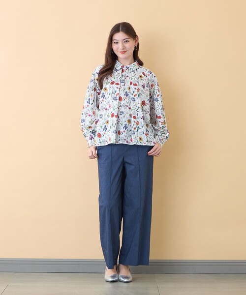 amaca(アマカ)の「【LIBERTY】MEADOW MUSE ギャザーブラウス(シャツ/ブラウス・レディース・オフホワイト・38)」の2枚目の写真