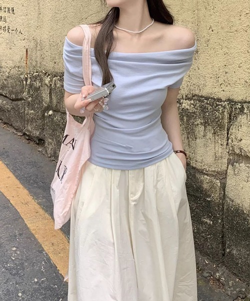 mielu(ミエル)の「ソフトドレープフィットトップス(シャツ/ブラウス・レディース・ブルー/ホワイト・LARGE/MEDIUM)」の9枚目の写真