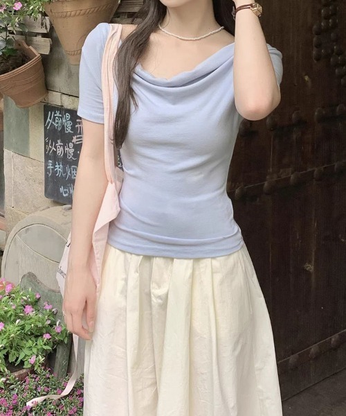 mielu(ミエル)の「ソフトドレープフィットトップス(シャツ/ブラウス・レディース・ブルー/ホワイト・LARGE/MEDIUM)」の11枚目の写真