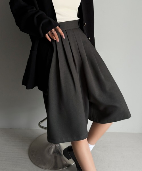 classicalelf(クラシカルエルフ)の「優雅なシルエット、足元軽やかに。タックフレアキュロットパンツ(ひざ丈)(その他パンツ・レディース・チャコール/ブラック・LARGE/MEDIUM/SMALL/X-LARGE)」の18枚目の写真