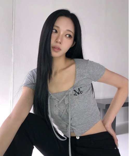 MUCENT(ムセント)の「◇MUCENT◇ブランド直輸入正規品/マーリングアイレット レースアップ コルセット ハーフ T MARING EYELET LACE-UP CORSET HALF T(Tシャツ/カットソー・レディース・グレー/ホワイト・FREE)」の2枚目の写真
