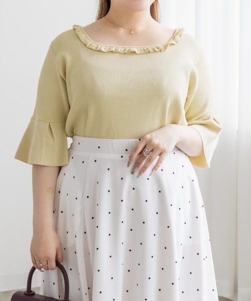 CLETTE(クレット)の「CLETTEオリジナルメローフリルネックニットプルオーバー(ニット/セーター・レディース・パープル/イエロー/ブラック・4L/3L/LL)」の3枚目の写真