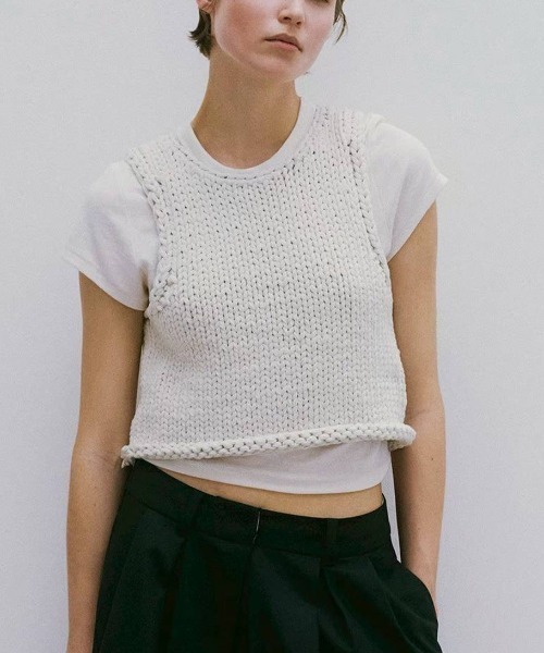 TODAYFUL(トゥデイフル)の「Hand Knit Vest 12610512(その他アウター・レディース・ブラック/オフホワイト/ピンク・FREE)」の2枚目の写真
