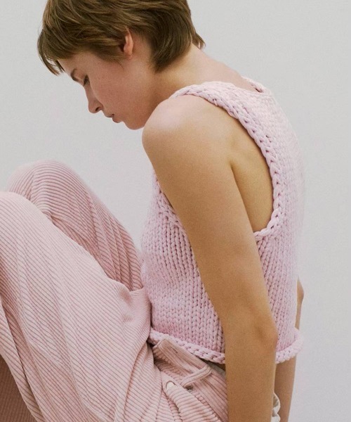 TODAYFUL(トゥデイフル)の「Hand Knit Vest 12610512(その他アウター・レディース・ブラック/オフホワイト/ピンク・FREE)」の5枚目の写真