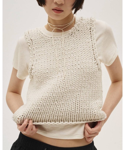 TODAYFUL(トゥデイフル)の「Hand Knit Vest 12610512(その他アウター・レディース・ブラック/オフホワイト/ピンク・FREE)」の7枚目の写真