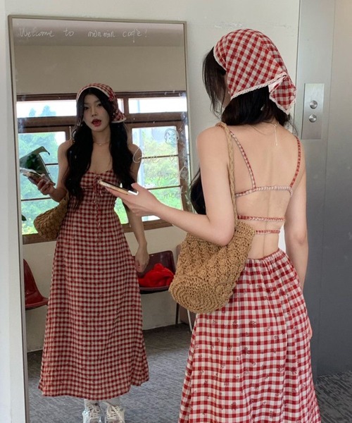 AsheKsha（アシクシャ）の「フレンチレトロ赤白チェック柄キャミワンピース（ワンピース・レディース・レッド・F）」の4枚目の写真