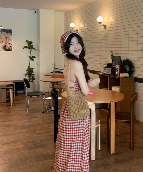 AsheKsha（アシクシャ）の「フレンチレトロ赤白チェック柄キャミワンピース（ワンピース・レディース・レッド・F）」の6枚目の写真