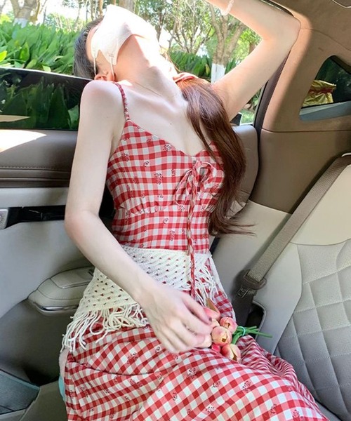 AsheKsha（アシクシャ）の「フレンチレトロ赤白チェック柄キャミワンピース（ワンピース・レディース・レッド・F）」の7枚目の写真