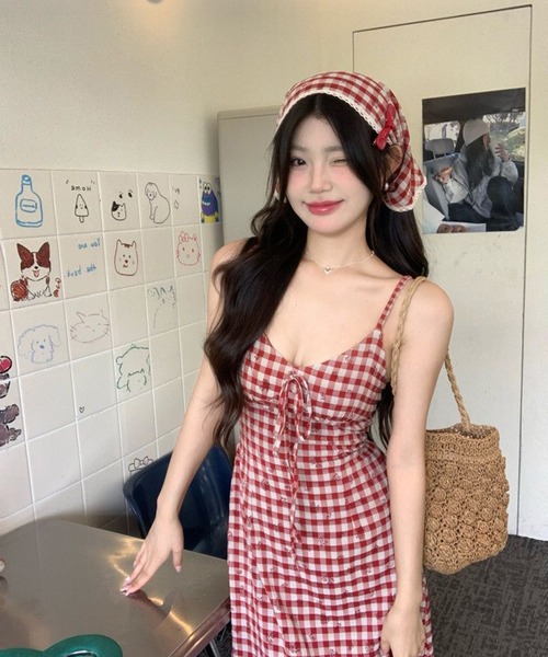 AsheKsha（アシクシャ）の「フレンチレトロ赤白チェック柄キャミワンピース（ワンピース・レディース・レッド・F）」の15枚目の写真