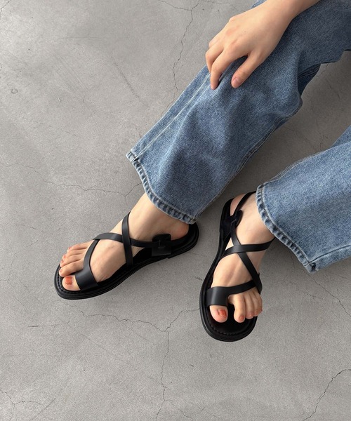 CANAL JEAN(キャナルジーン)の「El mar レザークロスストラップサンダル(サンダル・レディース・ブラック/キャメル・23.5/24.5/24)」の2枚目の写真