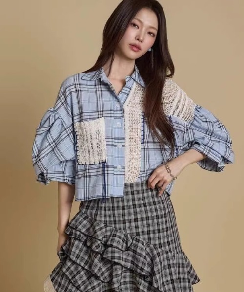 FAVORITO(ファヴォリート)の「ドッキングチェック柄シャツ(シャツ/ブラウス・レディース・ベージュ/ブルー・F)」の2枚目の写真