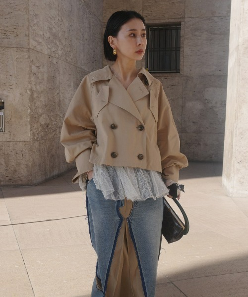 Ameri(アメリ)の「DRAWSTRING YOKE TRENCH SHORT COAT(トレンチコート・レディース・ベージュ・SMALL/MEDIUM)」の2枚目の写真