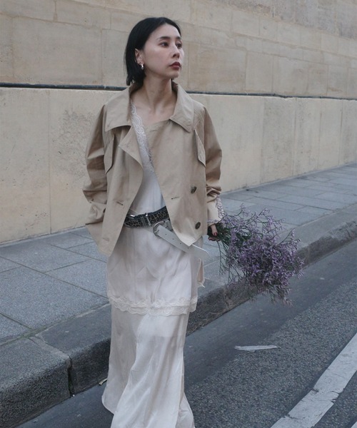 Ameri(アメリ)の「DRAWSTRING YOKE TRENCH SHORT COAT(トレンチコート・レディース・ベージュ・SMALL/MEDIUM)」の17枚目の写真