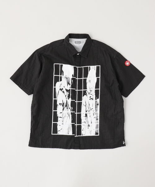 C.E(シーイー)の「C.E / シーイー cavempt MD GUY SHORT SLEEVE SHIRT(シャツ/ブラウス・メンズ・ブラック・LARGE/MEDIUM)」の3枚目の写真