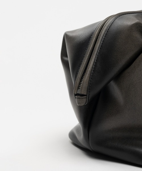 Maison MIHARA YASUHIRO（メゾンミハラヤスヒロ）の「"VINTAGE" Boston Bag Large（ショルダーバッグ・レディース・ブラウン/ブラック・FREE）」の5枚目の写真