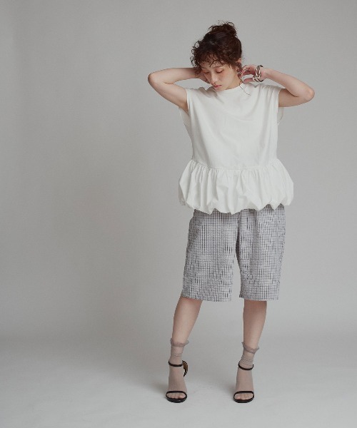 W:Huku(フーク)の「ドッキングバルーンペプラムトップス / Docked Balloon Peplum Tops(Tシャツ/カットソー・レディース・ブラック/オフホワイト・FREE)」の6枚目の写真