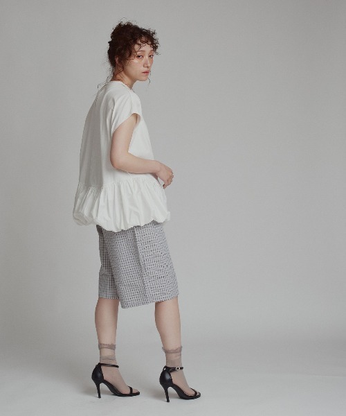 W:Huku(フーク)の「ドッキングバルーンペプラムトップス / Docked Balloon Peplum Tops(Tシャツ/カットソー・レディース・ブラック/オフホワイト・FREE)」の9枚目の写真