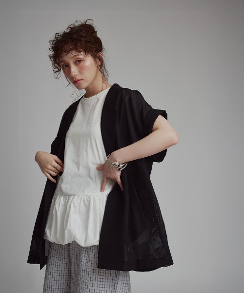 W:Huku(フーク)の「ドッキングバルーンペプラムトップス / Docked Balloon Peplum Tops(Tシャツ/カットソー・レディース・ブラック/オフホワイト・FREE)」の11枚目の写真