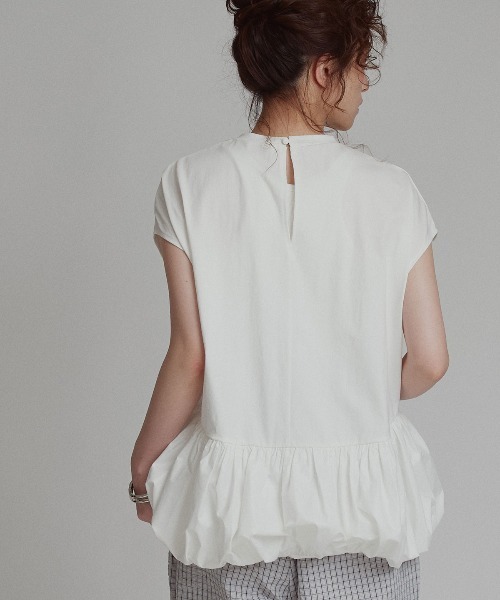 W:Huku(フーク)の「ドッキングバルーンペプラムトップス / Docked Balloon Peplum Tops(Tシャツ/カットソー・レディース・ブラック/オフホワイト・FREE)」の12枚目の写真