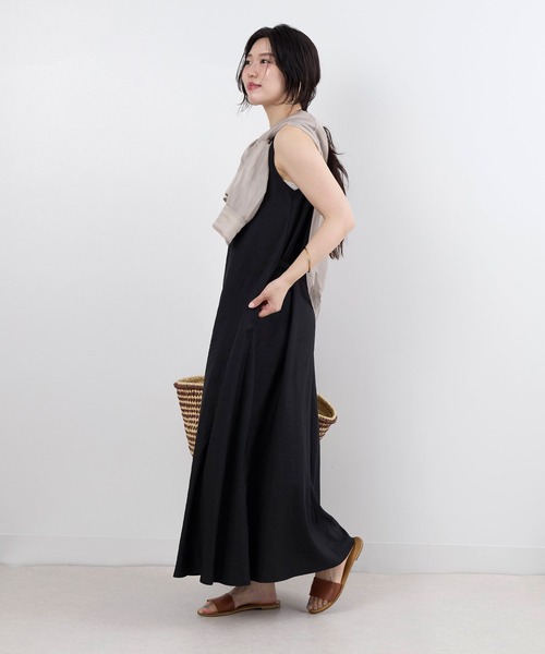 MICA&DEAL(マイカ&ディール)の「杢調ツイルタンブラーノースリーブワンピース(ワンピース・レディース・グレイッシュベージュ/ブラック・FREE)」の4枚目の写真