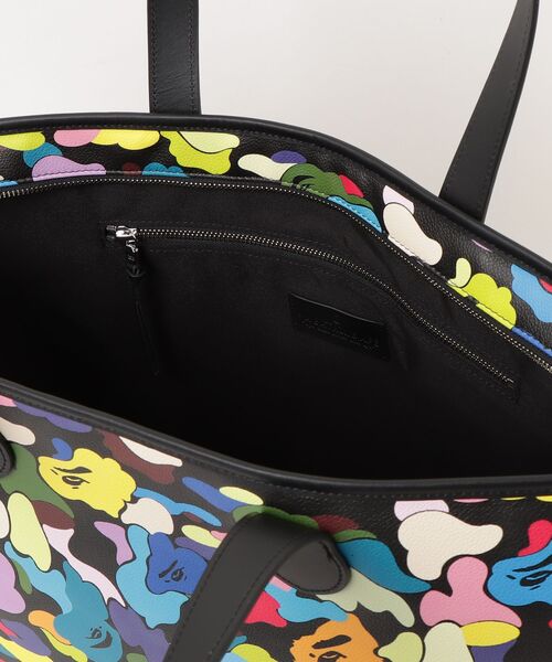 A BATHING APE(アベイシングエイプ)の「MULTI CAMO TOTE BAG(トートバッグ・メンズ・ブラック/ホワイト・FREE)」の11枚目の写真