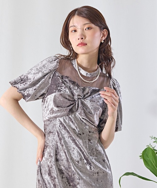 Kana(カナ)の「クラッシュベロア×ラインストーンIラインワンピースドレス(ドレス・レディース・ブラウン/グレー/ブラック・M)」の2枚目の写真