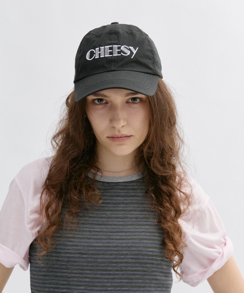 Auntie Rosa Holiday(アンティローザホリデー)の「CHESSYロゴ刺繍キャップ(キャップ・レディース・グレー/ブラック・FREE)」の3枚目の写真