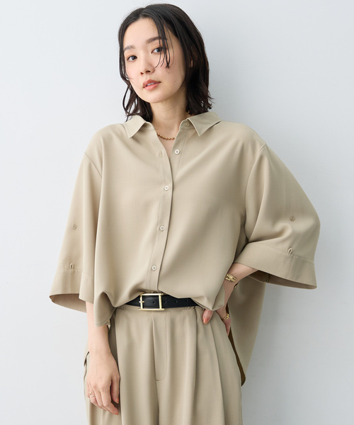 anyfee(エニフィー)の「【anyfee×HINAコラボ】サマラク2wayスリーブワイドシャツ《大きいサイズ》(2026SS)(シャツ/ブラウス・レディース・ベージュ/ネイビー/アイボリー/チャコール・4L/5L/3L)」の8枚目の写真