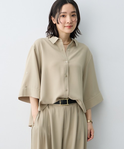 anyfee(エニフィー)の「【anyfee×HINAコラボ】サマラク2wayスリーブワイドシャツ《大きいサイズ》(2026SS)(シャツ/ブラウス・レディース・ベージュ/ネイビー/アイボリー/チャコール・4L/5L/3L)」の4枚目の写真