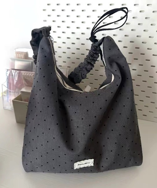 Vipoa(ヴィポア)の「String polka dot shoulder bag(ショルダーバッグ・レディース・グレー/イエロー/ライトピンク・FREE)」の2枚目の写真