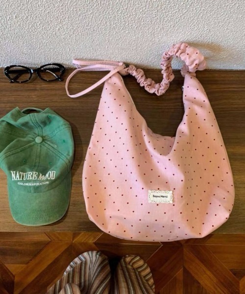 Vipoa(ヴィポア)の「String polka dot shoulder bag(ショルダーバッグ・レディース・グレー/イエロー/ライトピンク・FREE)」の13枚目の写真