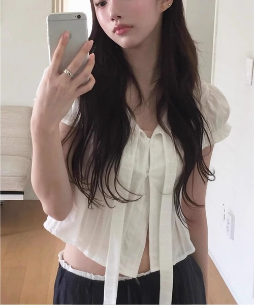 HALEY PESCA(ヘーリーペスカ)の「HALEY PESCA/パフスリーブフロントタイ クロップドブラウス(シャツ/ブラウス・レディース・ホワイト・SMALL/MEDIUM)」の4枚目の写真