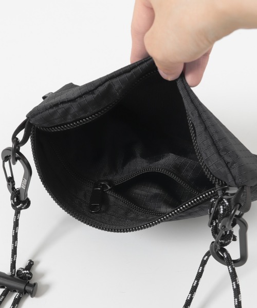 POLeR（ポーラー）の「POLER　STUFFABLE POUCH（ショルダーバッグ・メンズ・カモフラージュ/ブラック・ONE SIZE）」の10枚目の写真