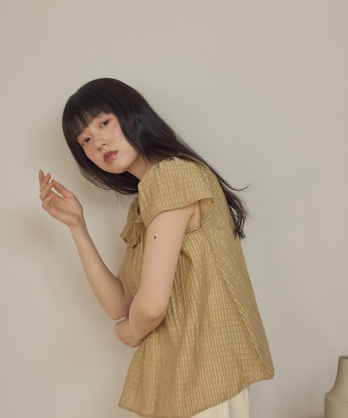 Alumu.（エルム）の「フリルチェックブラウス（シャツ/ブラウス・レディース・ベージュ・FREE）」の3枚目の写真