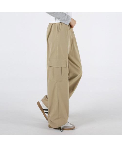 UMM(ウム)の「レディース バサラク ワイドカーゴバンディングパンツ 裾調整 3COLOR(その他パンツ・レディース・カーキ/ブラック/ベージュ・LARGE/MEDIUM)」の1枚目の写真