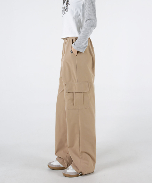UMM(ウム)の「レディース バサラク ワイドカーゴバンディングパンツ 裾調整 3COLOR(その他パンツ・レディース・カーキ/ブラック/ベージュ・LARGE/MEDIUM)」の4枚目の写真