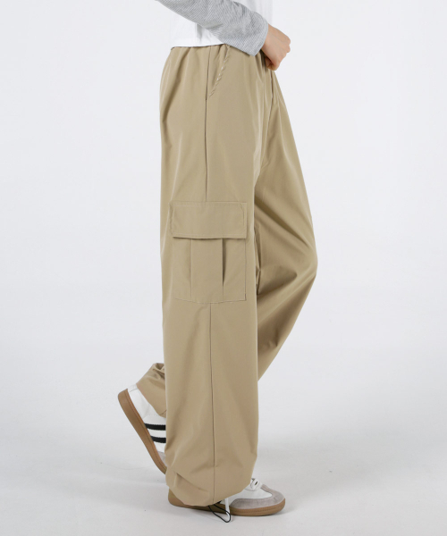 UMM(ウム)の「レディース バサラク ワイドカーゴバンディングパンツ 裾調整 3COLOR(その他パンツ・レディース・カーキ/ブラック/ベージュ・LARGE/MEDIUM)」の5枚目の写真