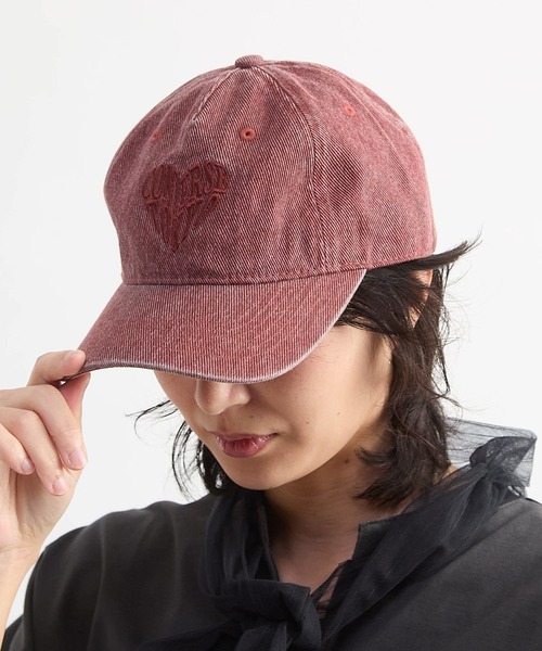 CONVERSE TOKYO(コンバーストウキョウ)の「PIGMENT DYE HEART LOGO CAP(キャップ・レディース・ブラック/ブルー/レッド/ピンク/グレー・FREE)」の14枚目の写真