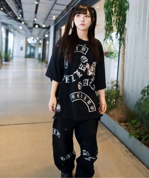 GALFY(ガルフィー)の「【別注】GA×GALFY-闇落ちピアスTee(Tシャツ/カットソー・メンズ・ホワイト/ブラック・XL/L)」の5枚目の写真